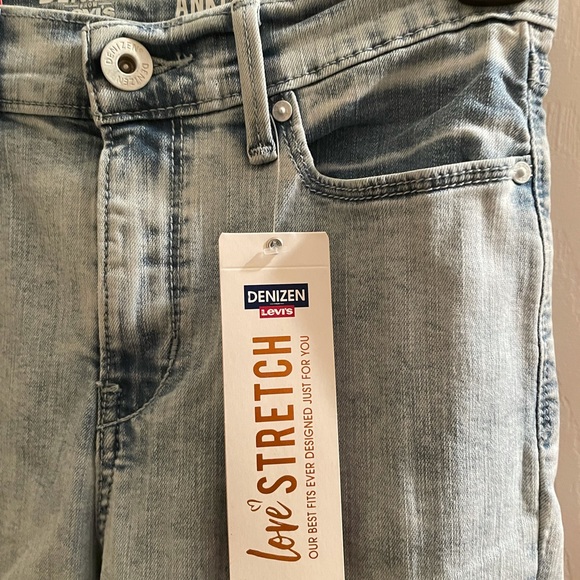 Denim’s by Levi’s stretch ankle begging size 3